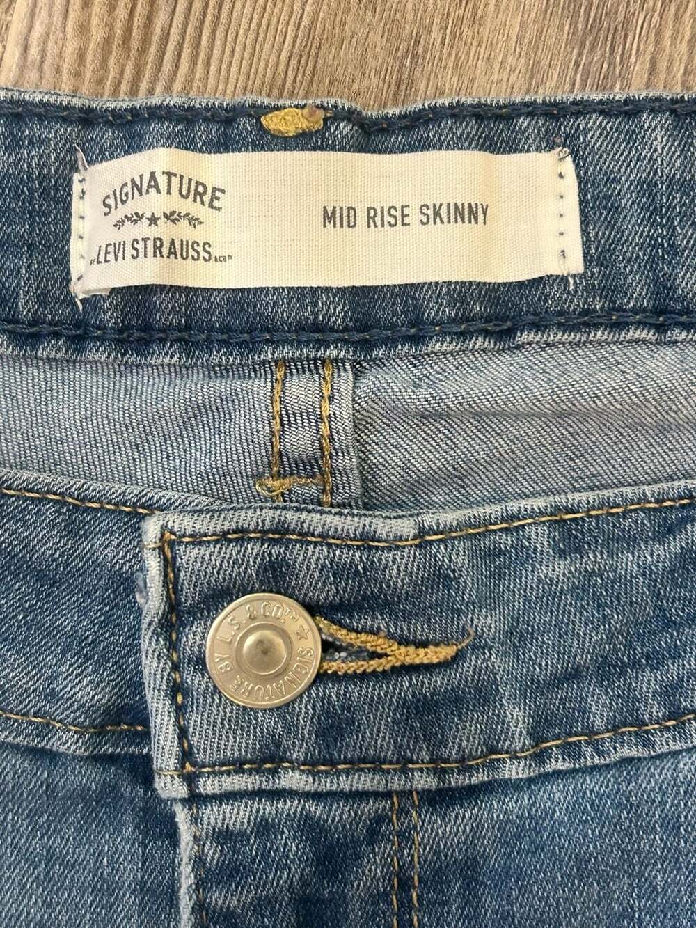 Signature by Levi Strauss & Co. Women's Mid Rise Skinny Jeans Size 18M - Picture 2 of 8